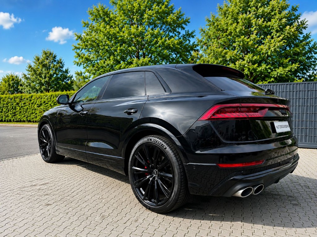 Schwarzer Audi SUV bei Auto-Bodenheimer — Audi Ankauf bundesweit